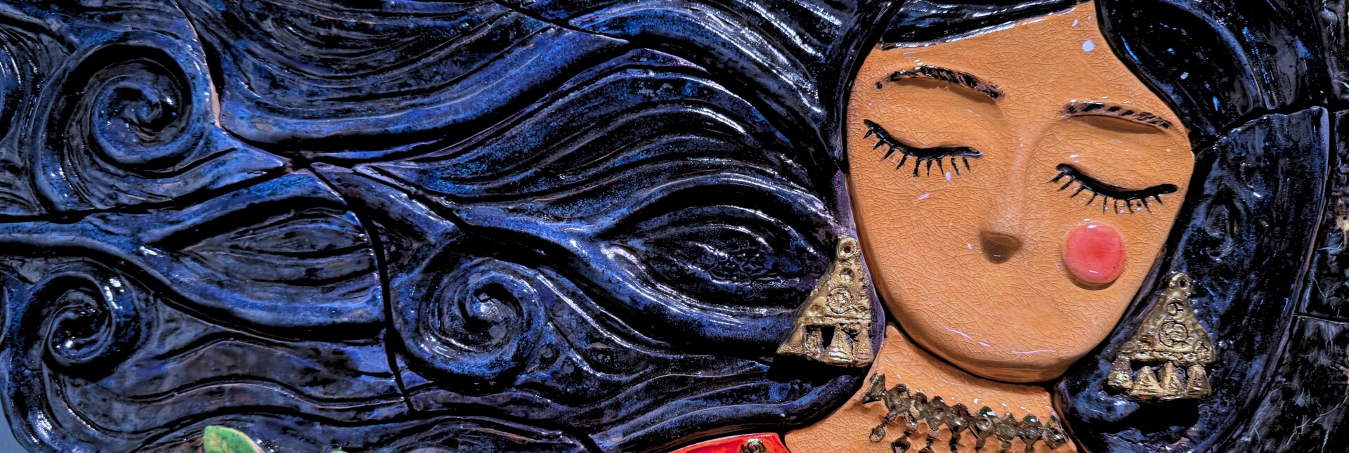 فسيفساء ثقافية: الهوية القطرية عبر الفن مع هيفاء الخزاعي