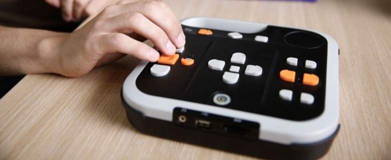 ربط المجتمعات من خلال الشمول: توفير المصادر الميسرة لدعم ذوي الإعاقة البصرية