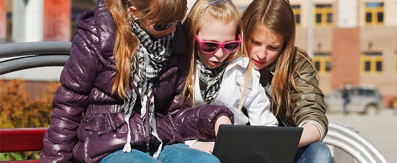 How to Manage Your Child’s Digital Device Usage