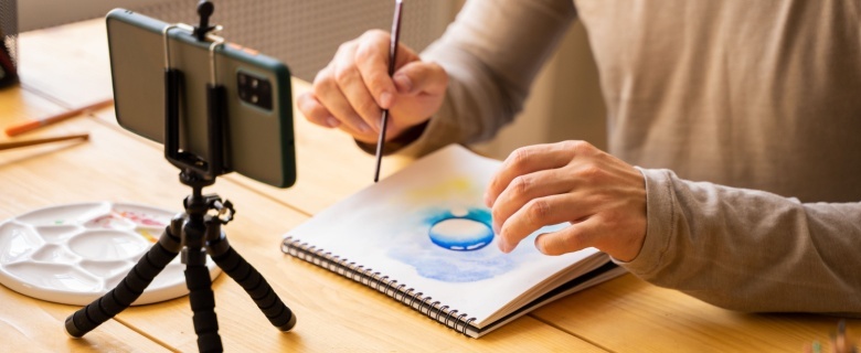 ساحة الحِرَف: الإبداع في الأعمال اليدوية باستخدام منصة Creativebug