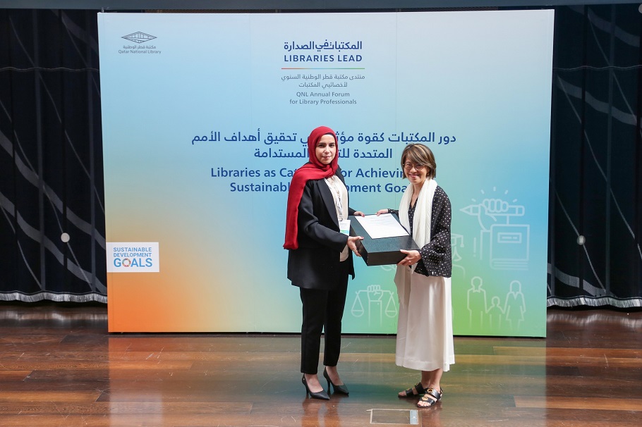 Tan Huism, QNL Executive Director, honoring Dr. Amal Kashour Head of the Department of Information and Data Science, The Lebanese University