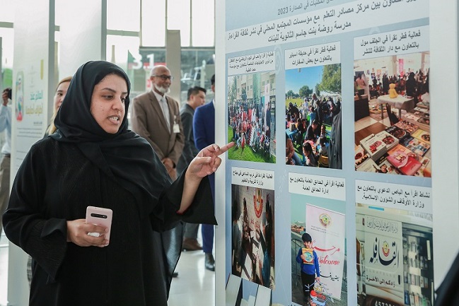 Sayeda Musaad Al Ajji presenting her poster