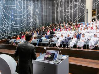  الدكتور أليساندرو فريجيري أثناء الندوة